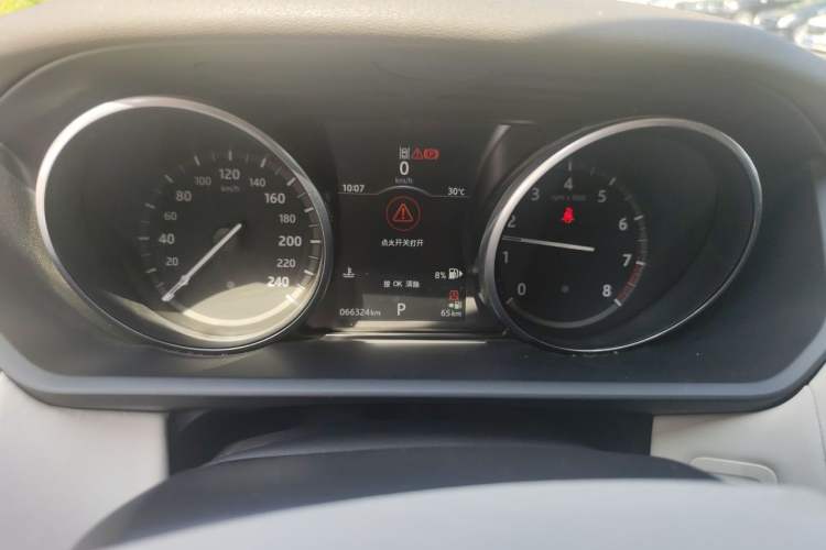 Used Land Rover Discovery 2017 3.0 SC V6 HSE Odometer Close Up