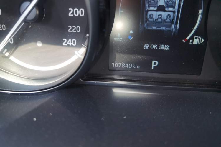 Used Land Rover Discovery 2017 3.0 SC V6 S Odometer Close Up