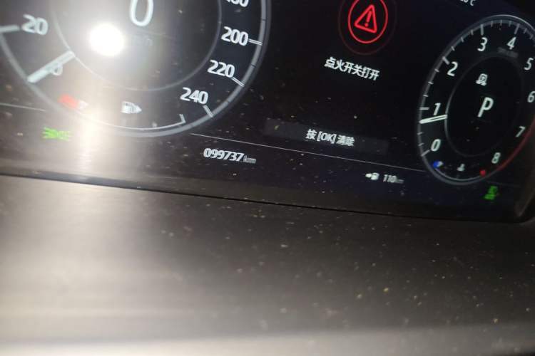 Used Land Rover Discovery 2017 3.0 SC V6 HSE Odometer Close Up