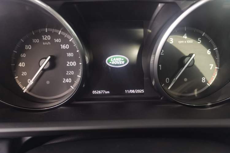 Used Land Rover Discovery 2017 3.0 SC V6 S Odometer Close Up