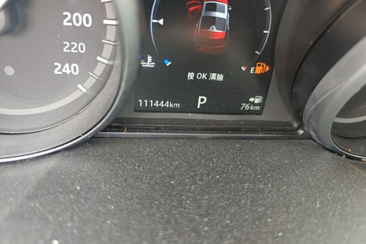 Used Land Rover Discovery 2017 3.0 SC V6 SE Odometer Close Up