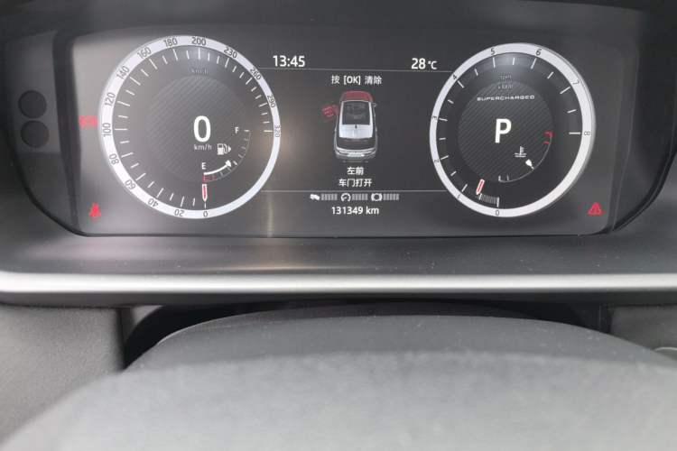 Used Land Rover Discovery 2017 3.0 SC V6 SE Odometer Close Up