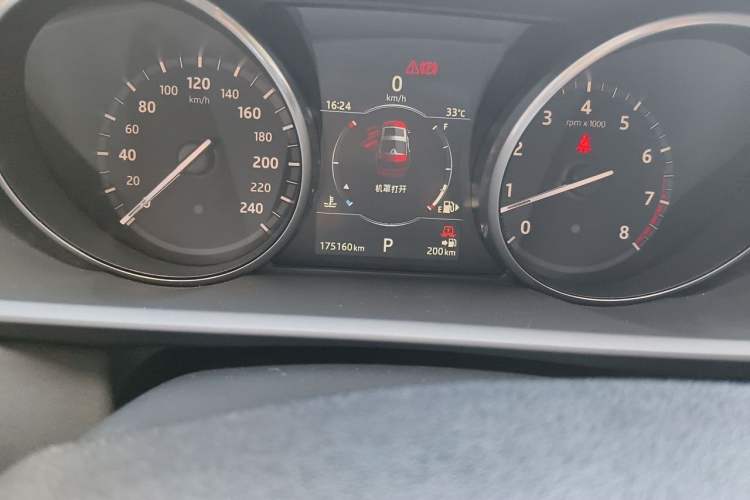 Used Land Rover Discovery  Odometer Close Up