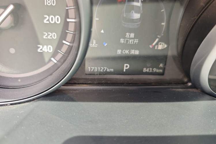 Used Land Rover Discovery 2017 3.0 SC V6 SE Odometer Close Up