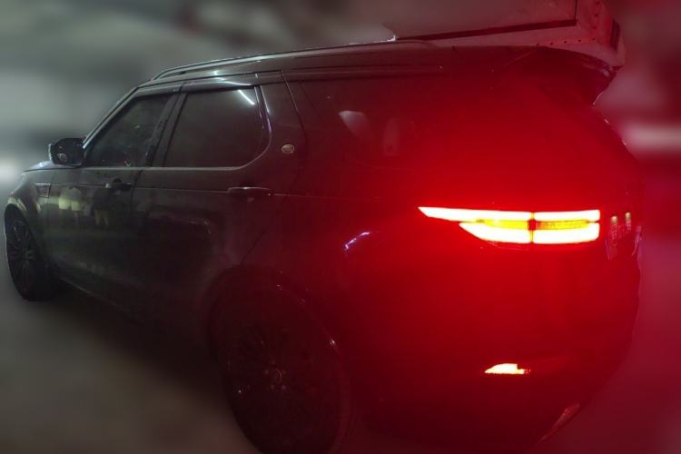 Used Land Rover Discovery 2017 3.0 SC V6 HSE Rear Left 45 Deg