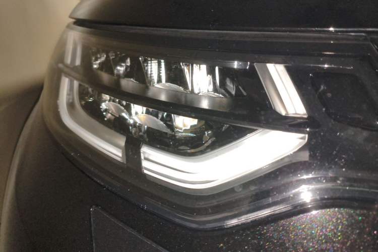 Used Land Rover Discovery 2017 3.0 SC V6 SE Right Front Headlight