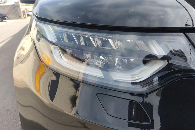 Used Land Rover Discovery 2017 3.0 SC V6 First Edition Limited Edition Right Front Headlight