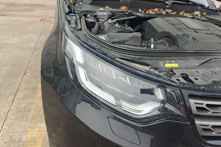 Used Land Rover Discovery 2017 3.0 SC V6 SE Right Front Headlight