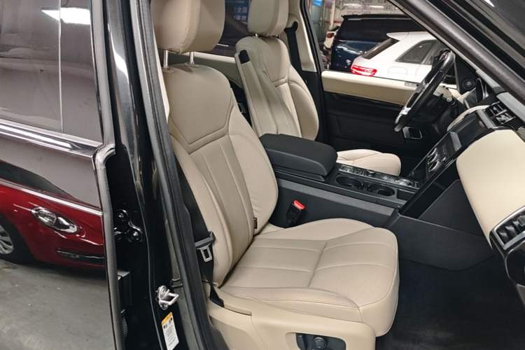 Used Land Rover Discovery 2017 3.0 SC V6 SE Right Front Seat