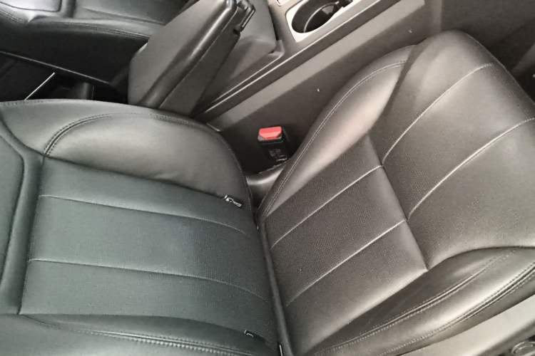 Used Land Rover Discovery 2017 3.0 SC V6 SE Right Front Seat