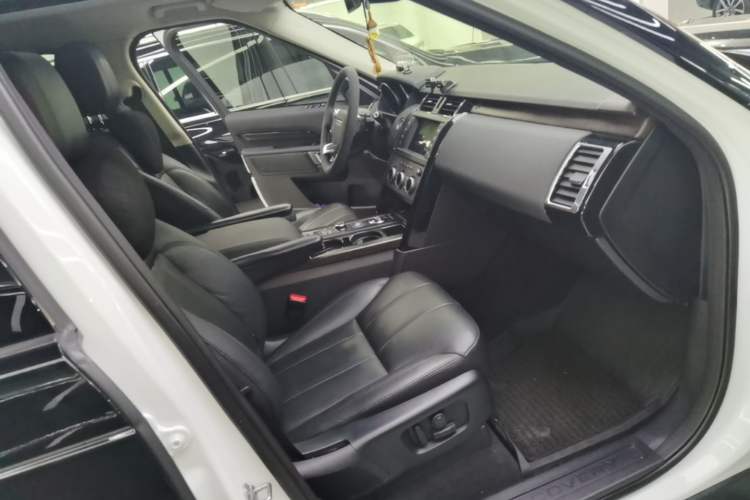 Used Land Rover Discovery 2017 3.0 SC V6 SE Right Front Seat