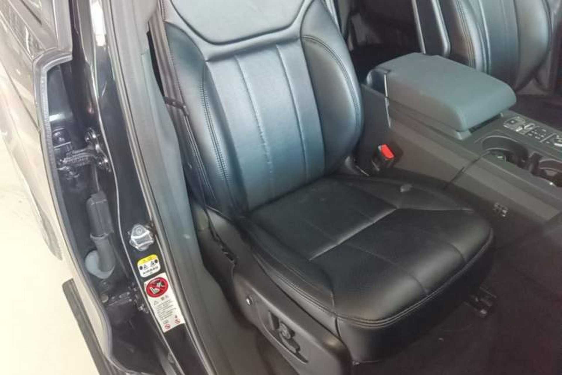 Used Land Rover Discovery 2017 5th Generation 3.0 V6 SE Right Front Seat