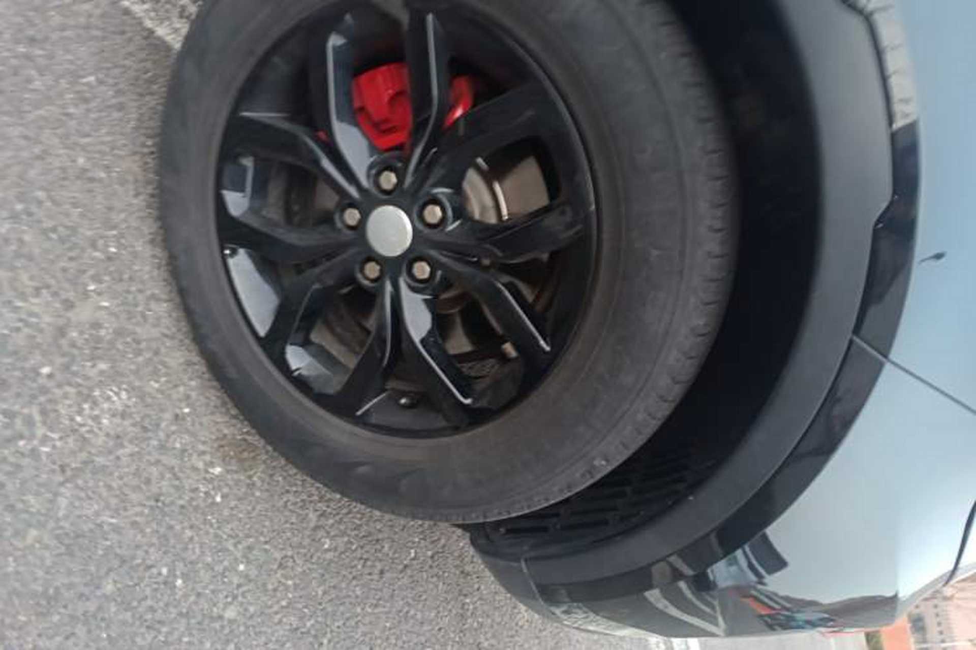 Used Land Rover Discovery 2017 3.0 SC V6 S Right Front Wheel Hub