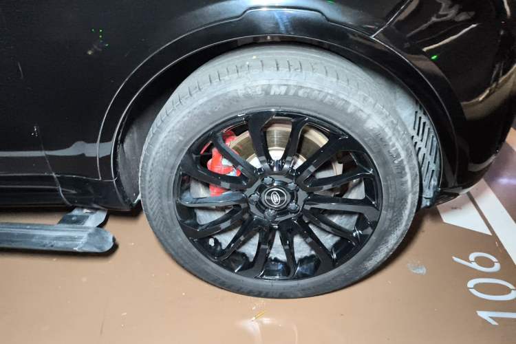 Used Land Rover Discovery 2017 3.0 SC V6 SE Right Front Wheel Hub