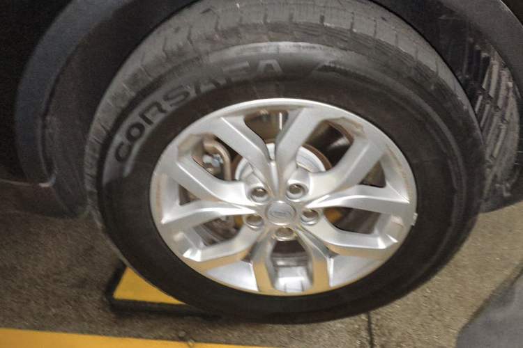 Used Land Rover Discovery 2017 3.0 SC V6 SE Right Front Wheel Hub