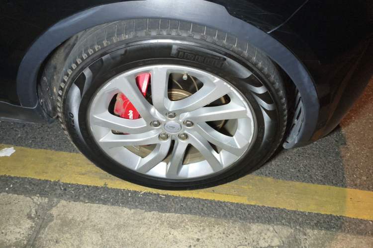 Used Land Rover Discovery 2017 3.0 SC V6 SE Right Front Wheel Hub