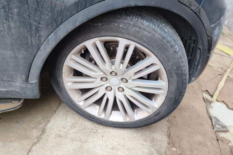 Used Land Rover Discovery 2017 3.0 SC V6 First Edition Limited Edition Right Front Wheel Hub