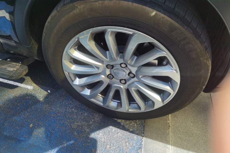 Used Land Rover Discovery 2017 3.0 SC V6 S Right Front Wheel Hub