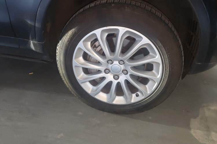 Used Land Rover Discovery 2017 3.0 SC V6 HSE Right Front Wheel Hub
