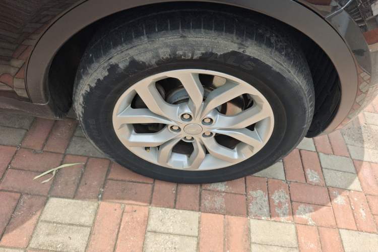 Used Land Rover Discovery 2017 3.0 SC V6 SE Right Front Wheel Hub