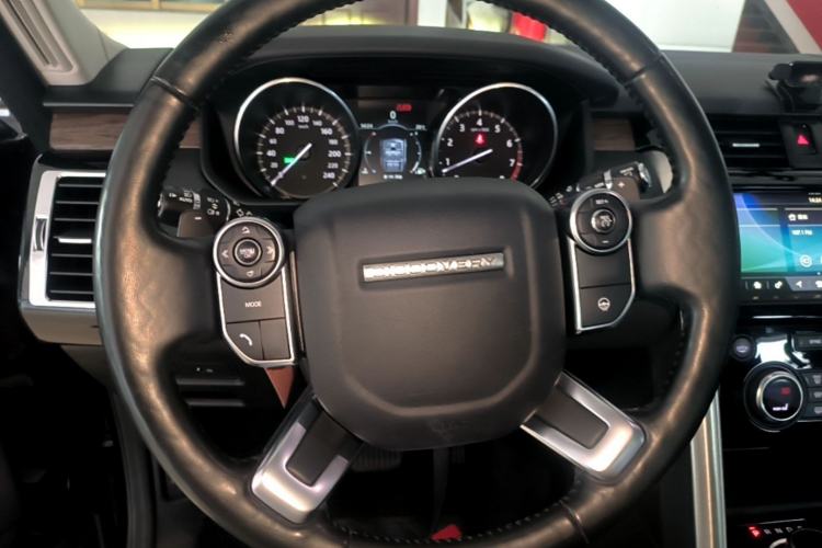 Used Land Rover Discovery 2017 3.0 SC V6 HSE Steering Wheel