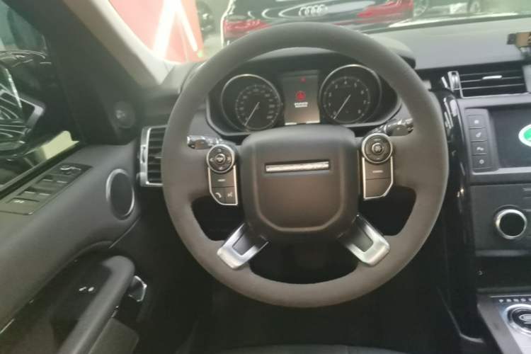 Used Land Rover Discovery 2017 3.0 SC V6 SE Steering Wheel