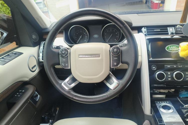 Used Land Rover Discovery 2017 3.0 SC V6 HSE LUXURY Steering Wheel