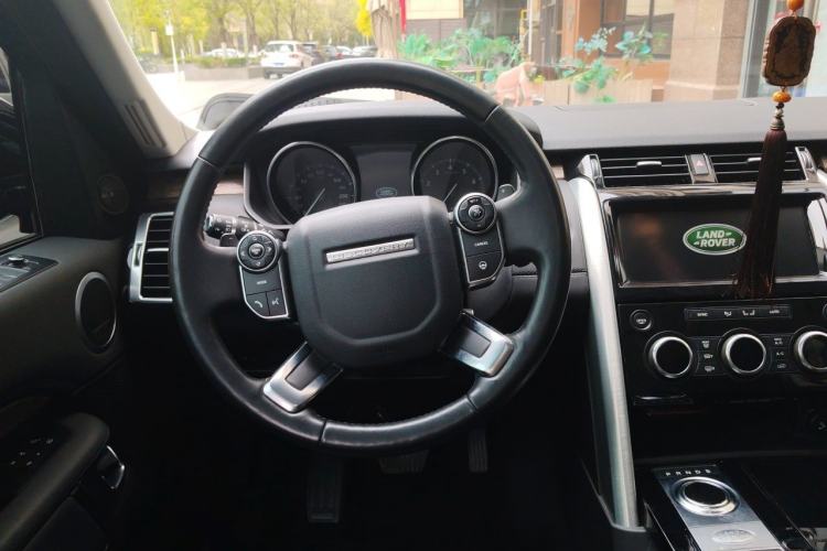 Used Land Rover Discovery 2017 3.0 SC V6 HSE Steering Wheel
