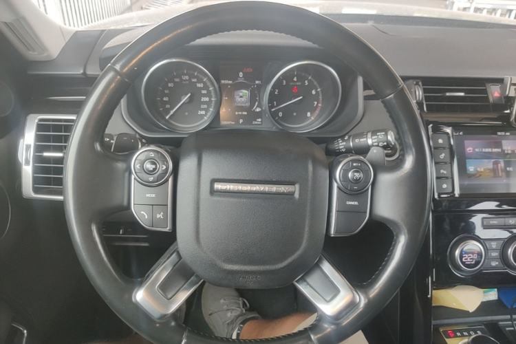 Used Land Rover Discovery 2017 3.0 SC V6 S Steering Wheel