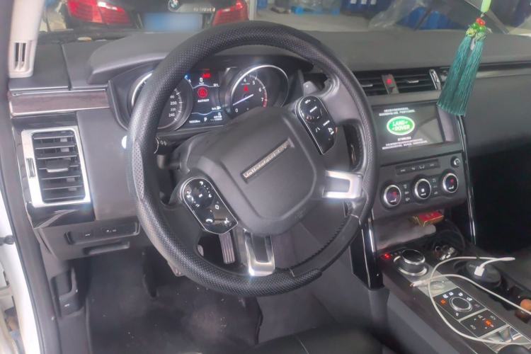 Used Land Rover Discovery 2017 3.0 SC V6 SE Steering Wheel