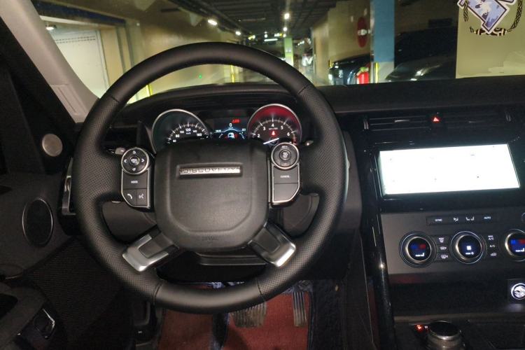 Used Land Rover Discovery 2017 3.0 SC V6 SE Steering Wheel