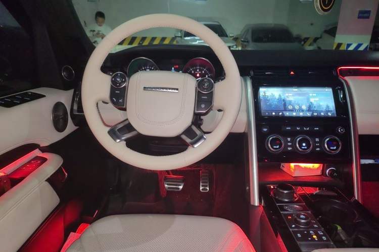 Used Land Rover Discovery 2017 3.0 SC V6 HSE Steering Wheel