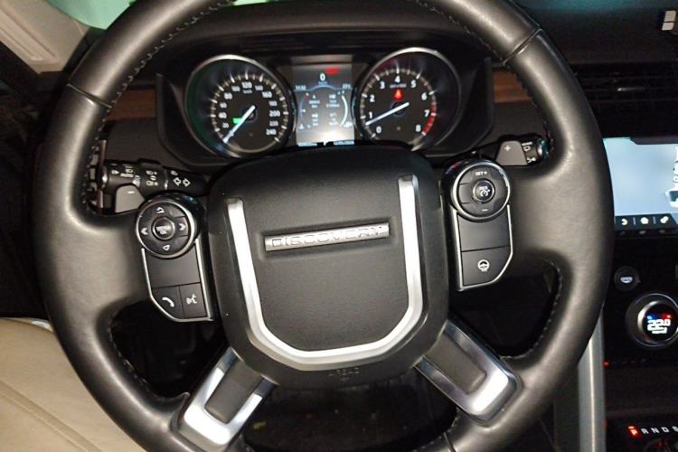Used Land Rover Discovery 2017 3.0 SC V6 HSE Steering Wheel
