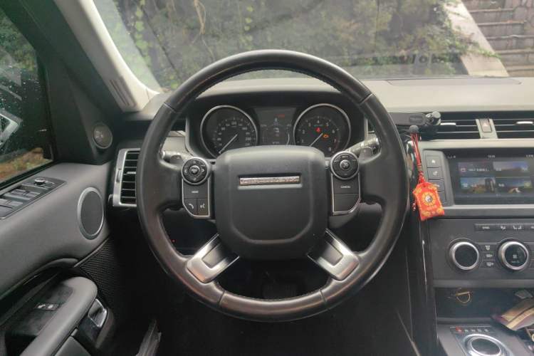 Used Land Rover Discovery 2017 3.0 SC V6 S Steering Wheel