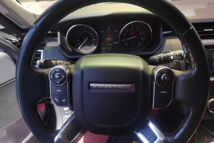 Used Land Rover Discovery 2017 3.0 SC V6 S Steering Wheel