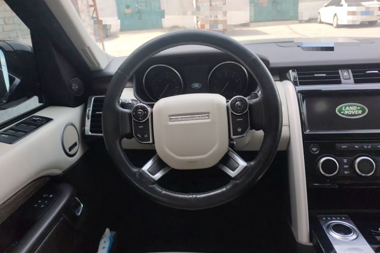 Used Land Rover Discovery 2017 3.0 SC V6 First Edition Limited Edition Steering Wheel