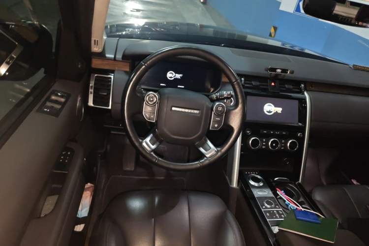 Used Land Rover Discovery 2017 3.0 SC V6 HSE Steering Wheel
