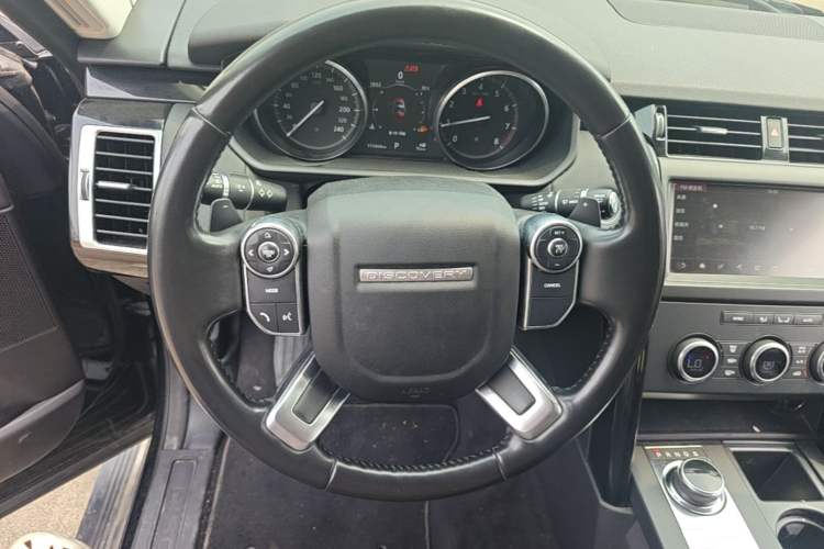 Used Land Rover Discovery 2017 3.0 SC V6 SE Steering Wheel