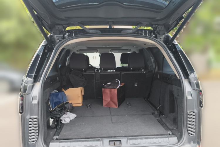 Used Land Rover Discovery 2017 3.0 SC V6 SE Trunk
