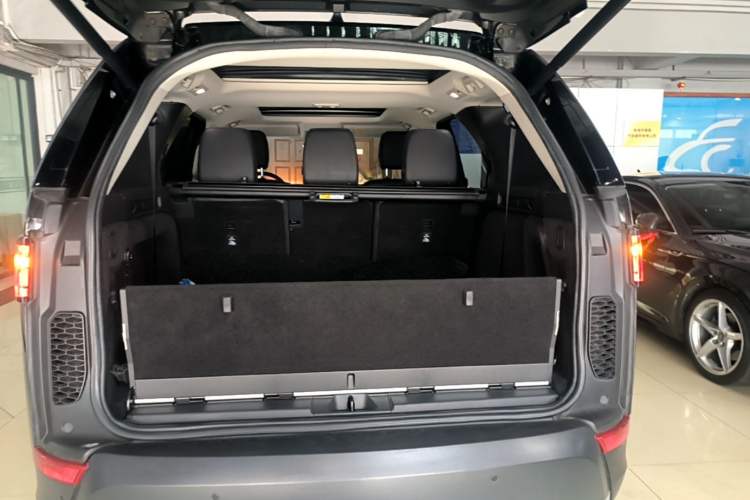 Used Land Rover Discovery 2017 3.0 SC V6 HSE Trunk