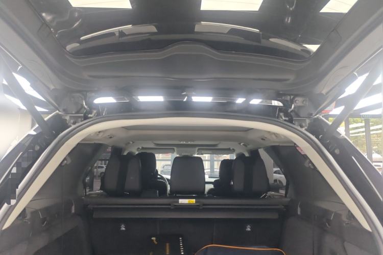 Used Land Rover Discovery 2017 3.0 SC V6 SE Trunk