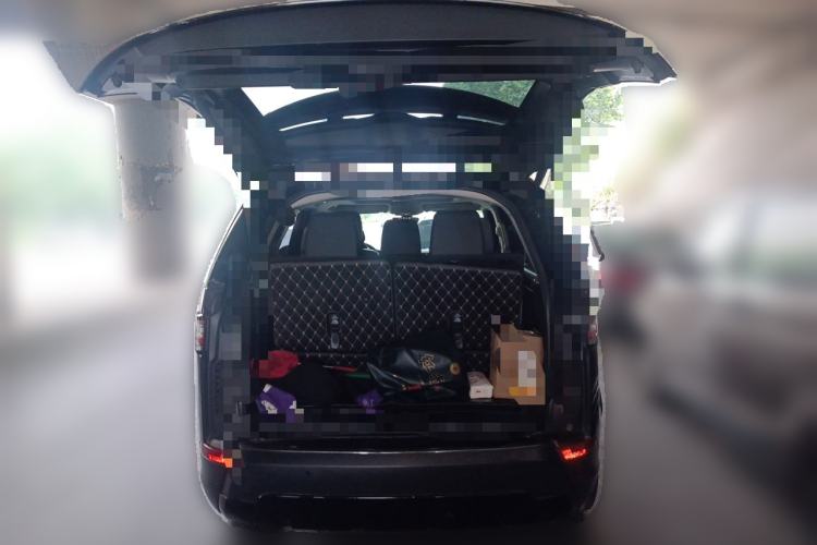 Used Land Rover Discovery 2017 3.0 SC V6 SE Trunk