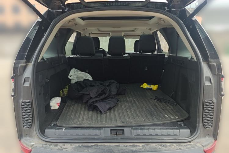 Used Land Rover Discovery 2017 3.0 SC V6 SE Trunk