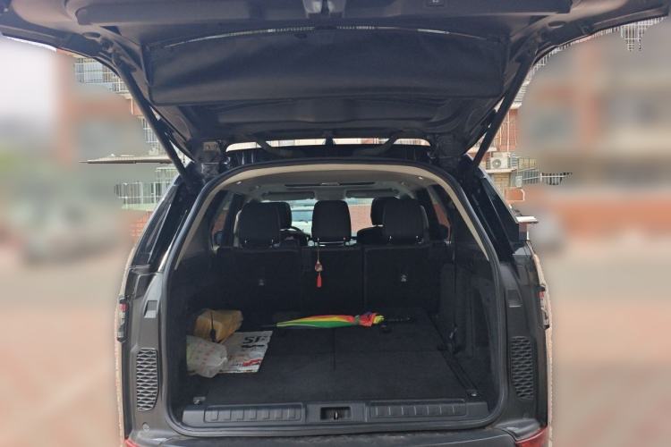 Used Land Rover Discovery 2017 3.0 SC V6 SE Trunk