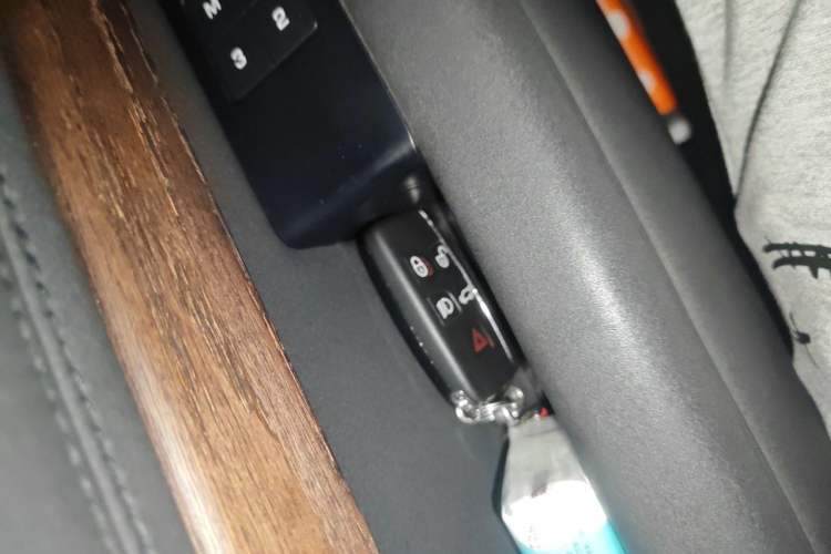 Used Land Rover Discovery 2017 3.0 SC V6 HSE Vehicle Key