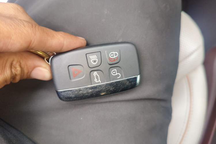 Used Land Rover Discovery 2017 3.0 SC V6 HSE LUXURY Vehicle Key