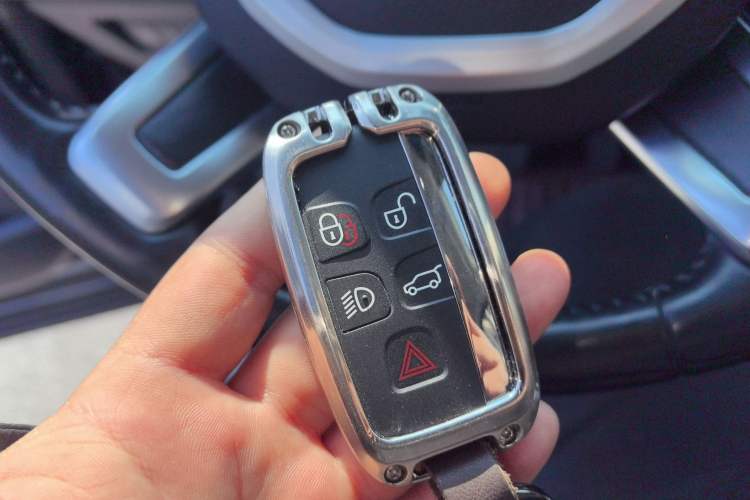 Used Land Rover Discovery 2017 3.0 SC V6 SE Vehicle Key