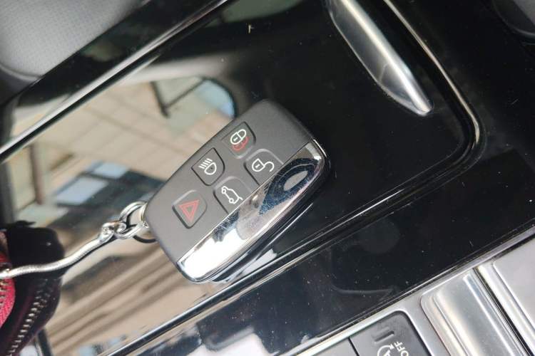 Used Land Rover Discovery 2017 3.0 SC V6 HSE Vehicle Key