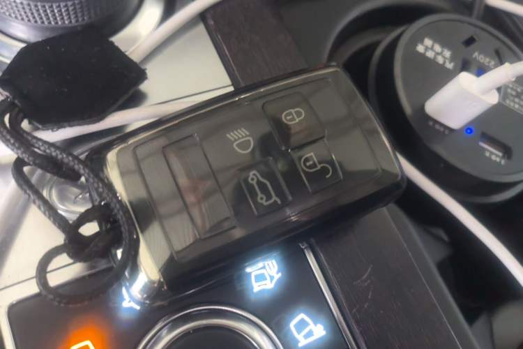 Used Land Rover Discovery 2017 3.0 SC V6 SE Vehicle Key