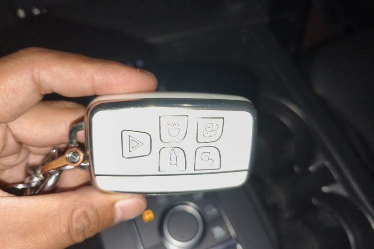 Used Land Rover Discovery 2017 3.0 SC V6 SE Vehicle Key